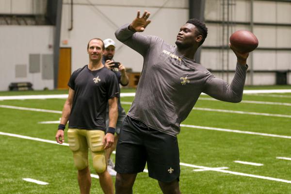 松弛感！杰倫威與說唱歌手GALI上海街頭Citywalk 遇球迷親切互動