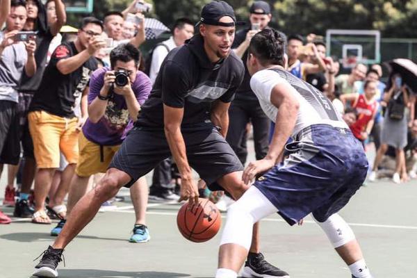 小南斯：詹姆斯的頭腦讓他與眾不同 他控制比賽的每一部分