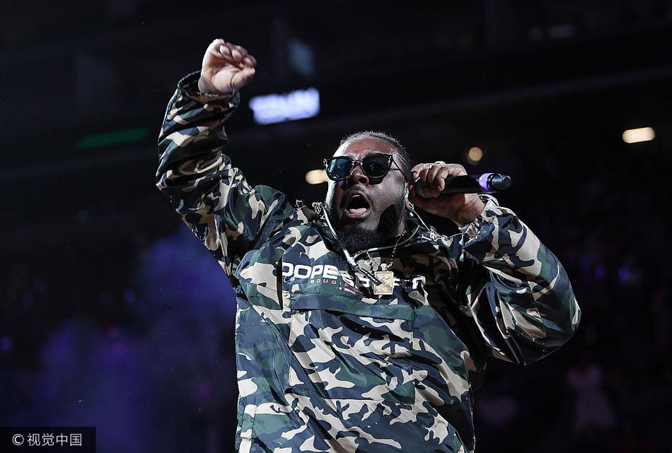 小吧采訪到庫里啦！聽說庫里將第一次把訓練營也帶到中國？