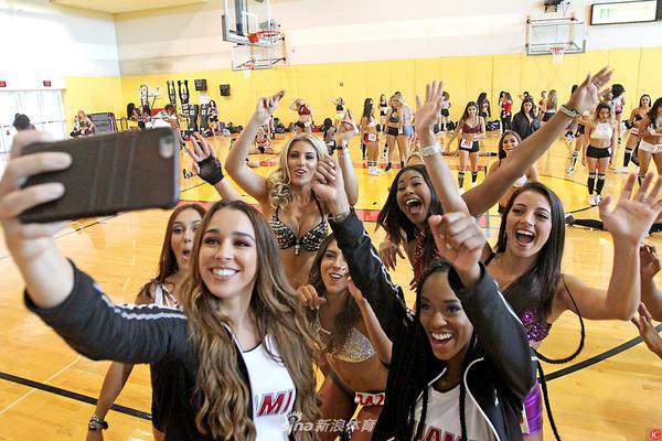 ?。啃勐褂浾撸嚎品婆c球隊簽下的是一份訓練營合同