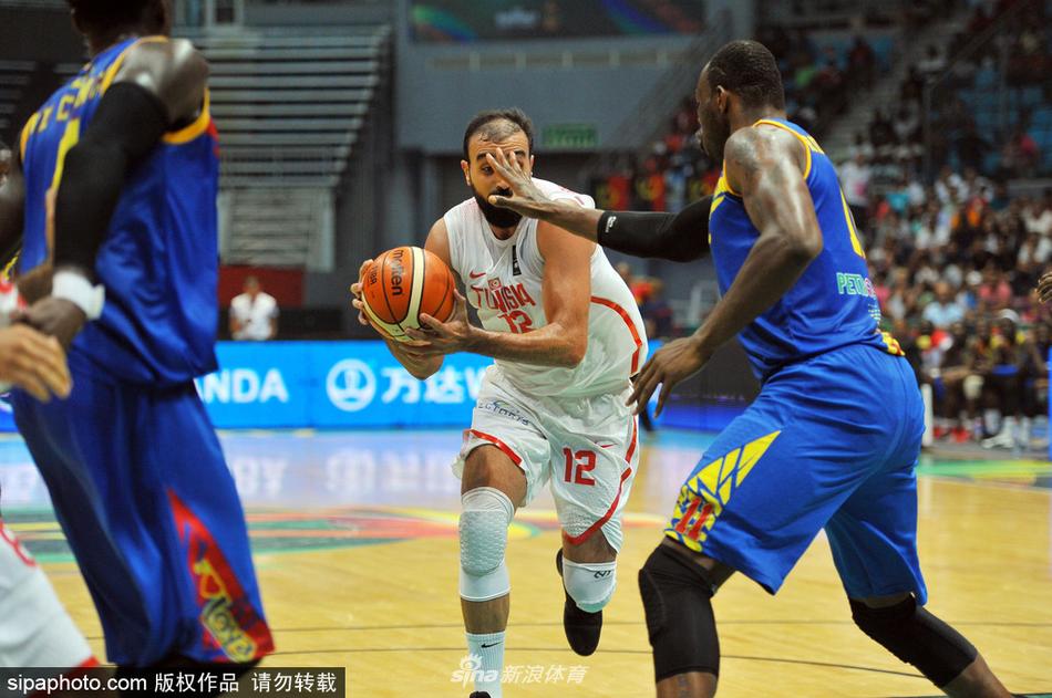 網友打2K用火箭周琦攻防打爆湖人奧尼爾！周琦本人回復：????