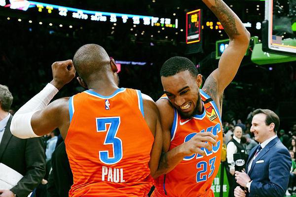 早日康復！哈利伯頓：又能穿上兩只鞋的感覺真好????