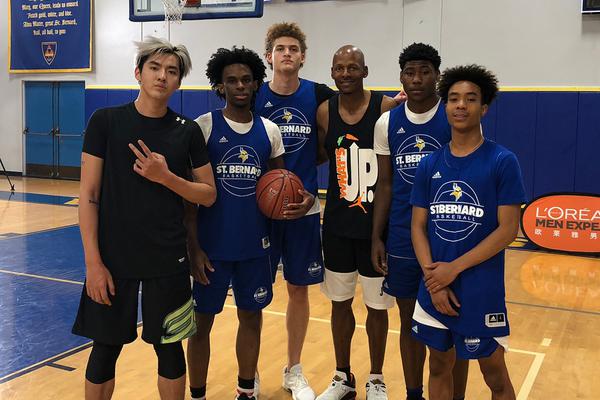 媒體人：中國男籃一貫都是頭重腳輕 后衛在亞洲一直沒什么優勢